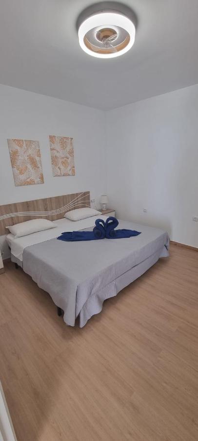 Casa Micia Villa อาโรนา ภายนอก รูปภาพ